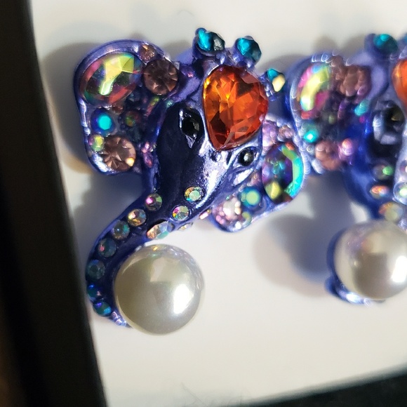 Betsey Johnson Elephant Earrings New - Picture 2 of 3